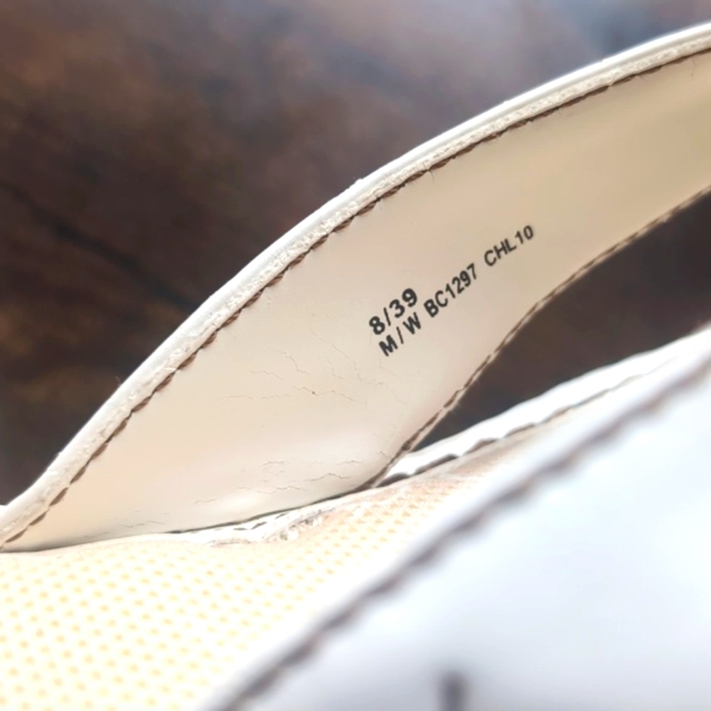 B.o.c Women's Size 8 White Leather Slip-On Flat Sandals / Flip Flops - Picture 7 of 11